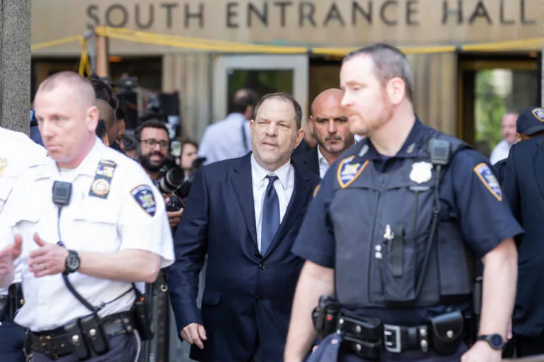 Harvey Weinstein menyewa penyelidik swasta untuk menguntit jurnalis