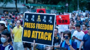 Demonstrasi menuntut kebebasan pers di Hong Kong.