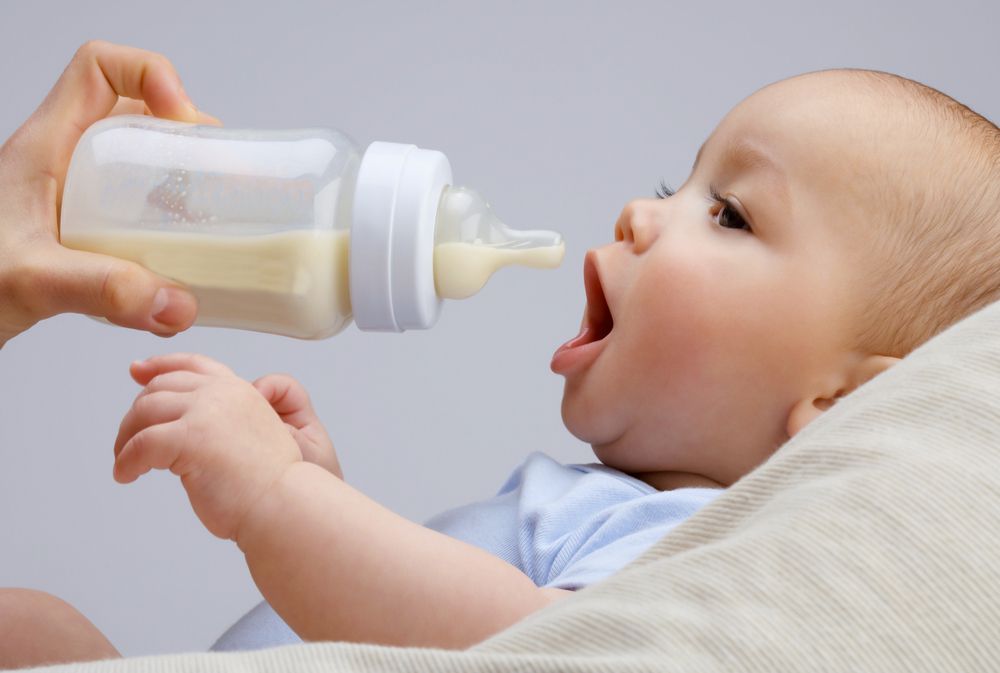 The Great Soy Formula Experiment dari majalah Undark mengeksplorasi potensi dampak kesehatan dari pemberian susu kedelai pada anak-anak. Gambar: Shutterstock