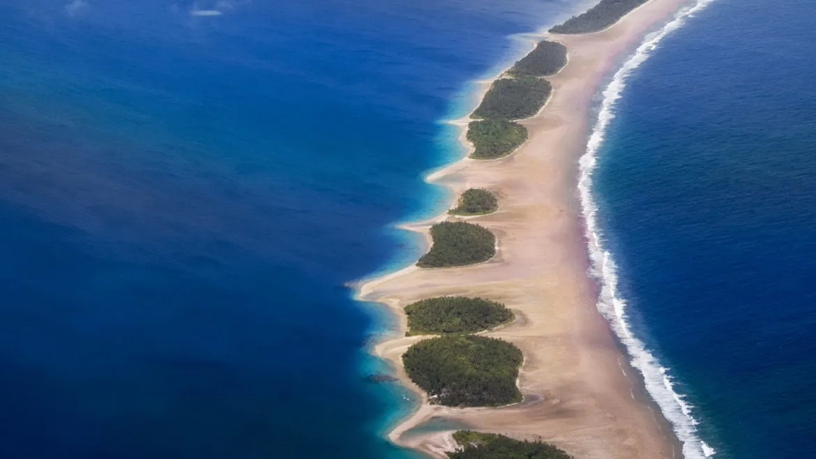 Foto udara laguna Atol Jaluit di Kepulauan Marshall, yang terancam tergenang air akibat kenaikan permukaan laut. Gambar: Keith Polya/Flickr